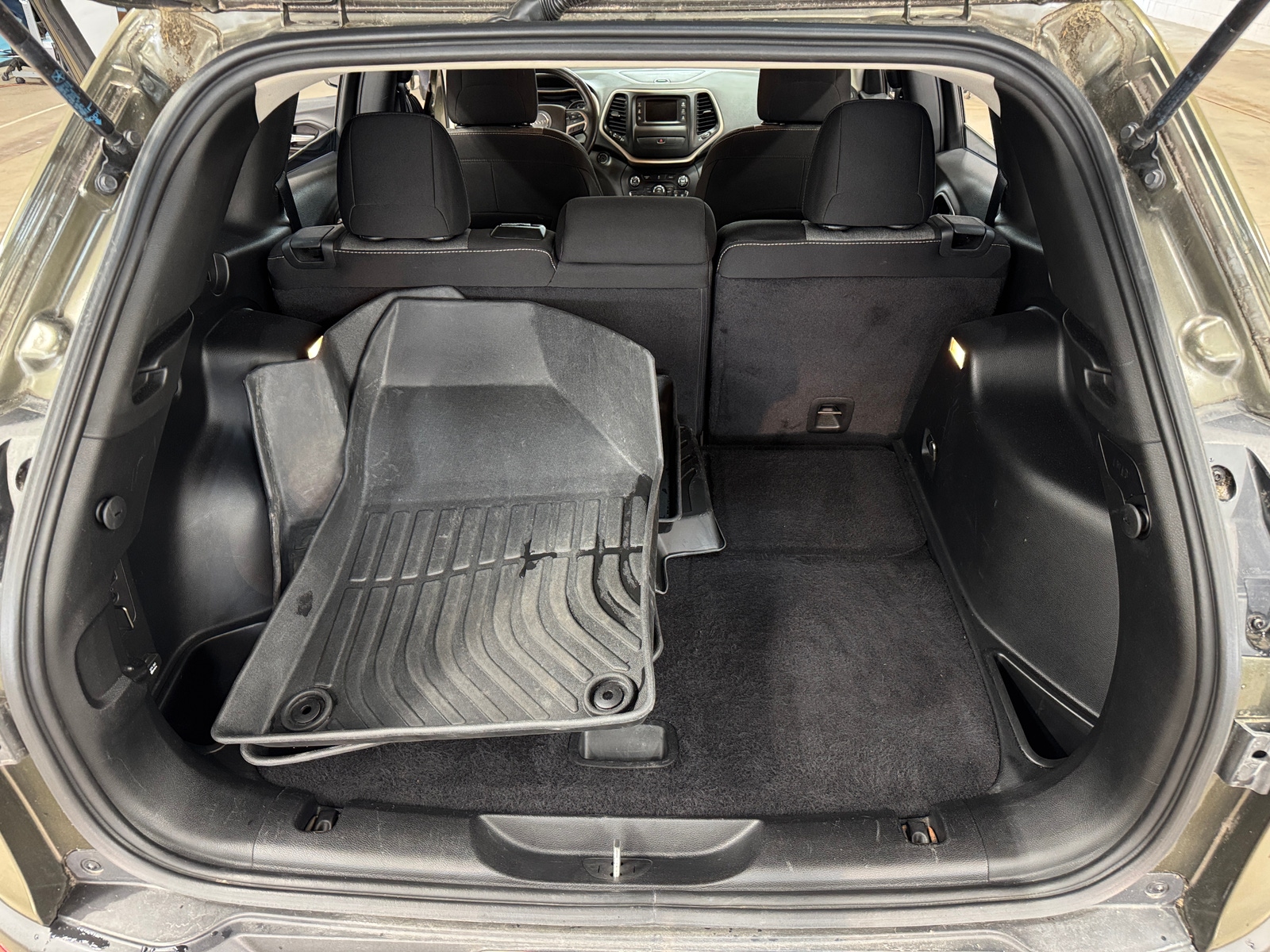 Thumbnail: 2015 Jeep Cherokee - 7