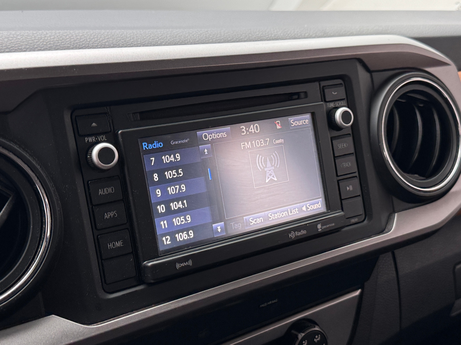 Thumbnail: 2019 Toyota Tacoma - 4