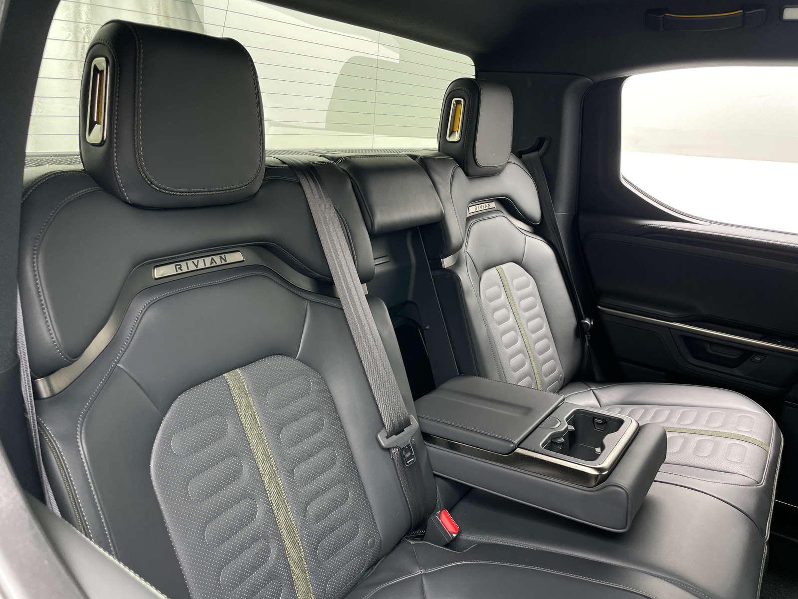 Thumbnail: 2025 Rivian R1T - 5