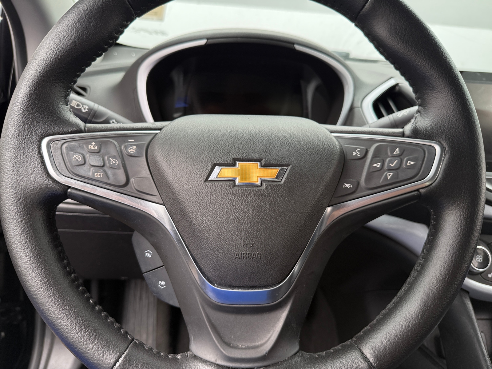 Thumbnail: 2018 Chevrolet Volt - 5