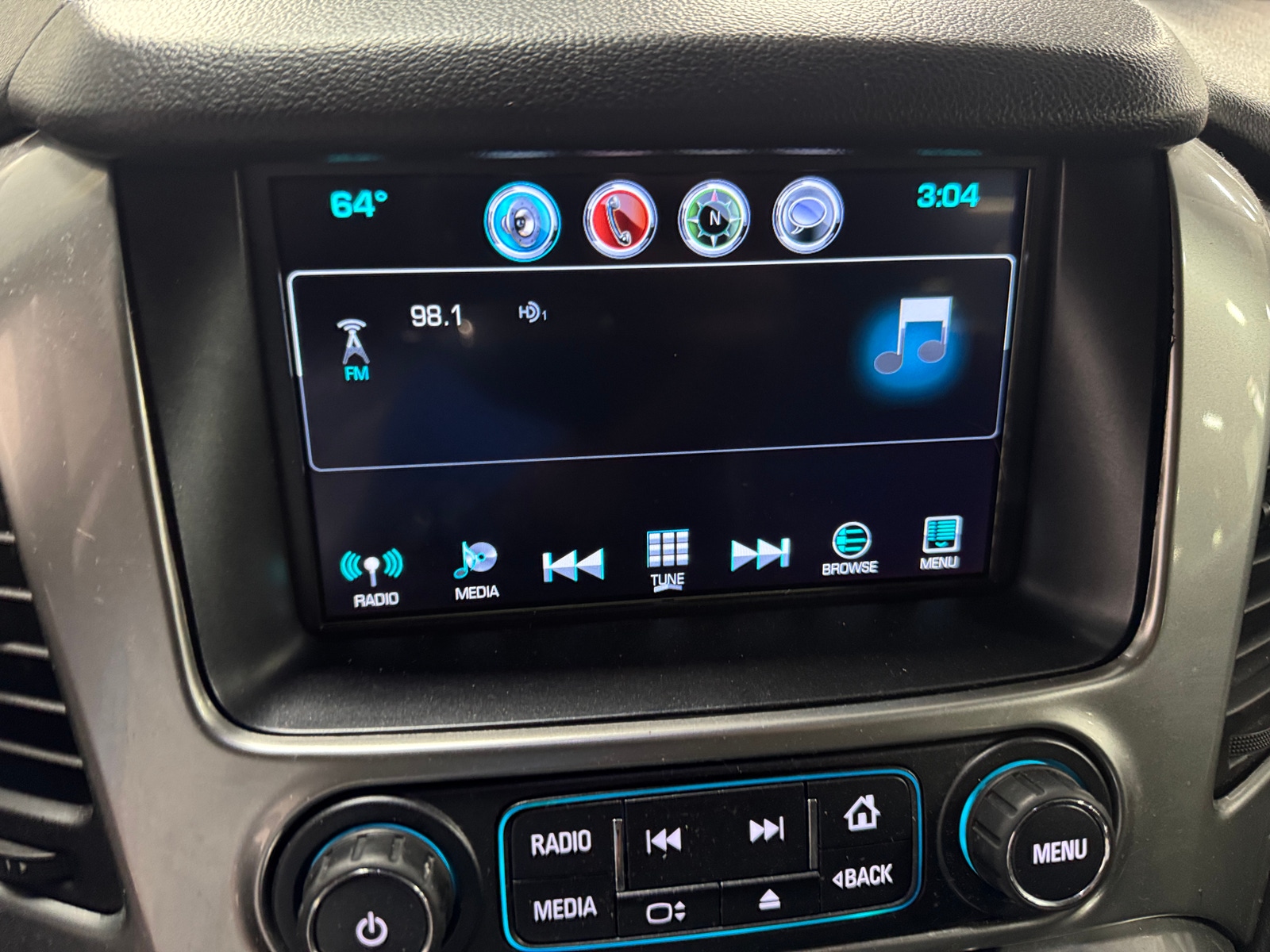 Thumbnail: 2018 Chevrolet Suburban - 3