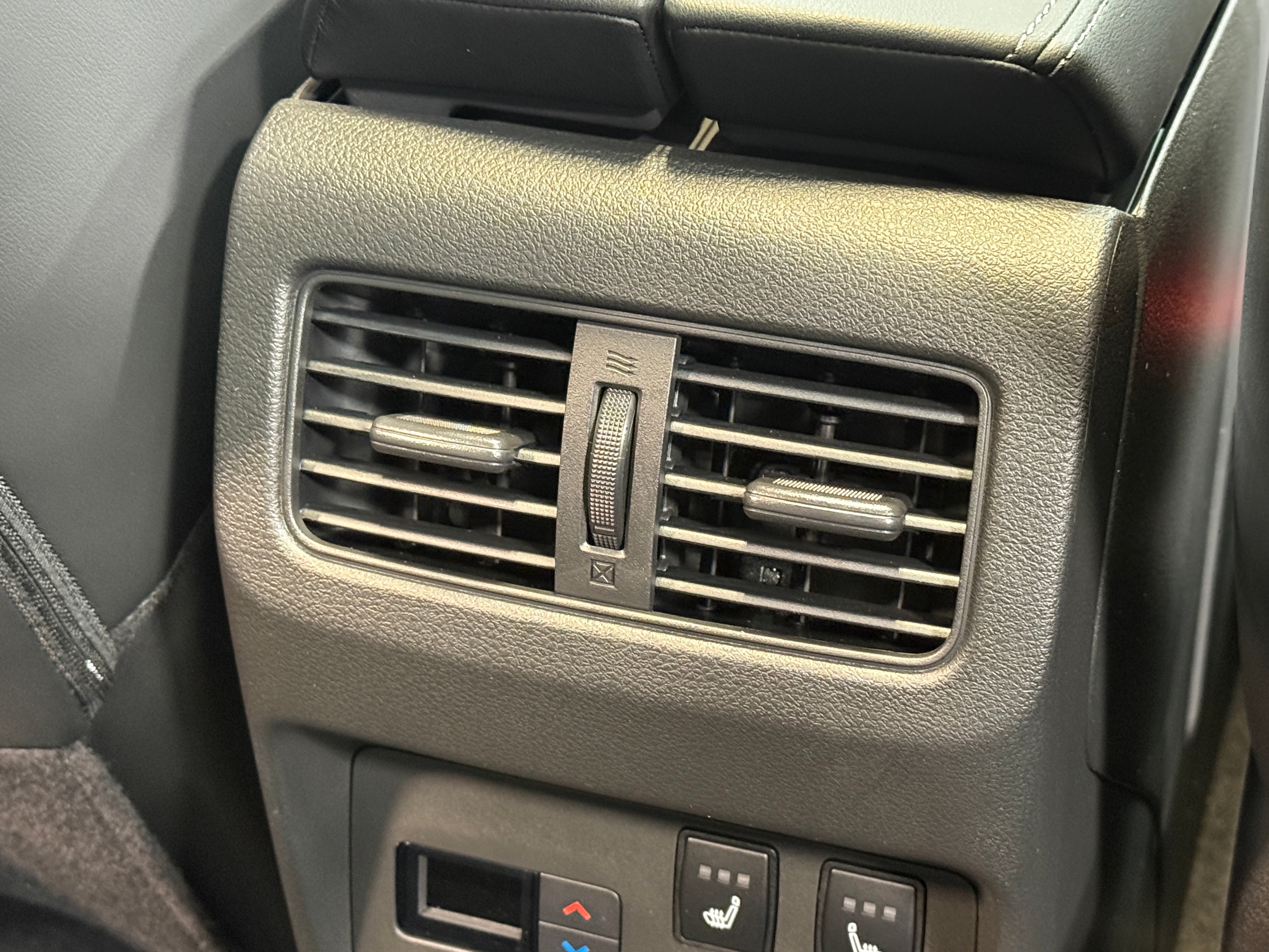 2026 Nissan Rogue Platinum - Photo 3
