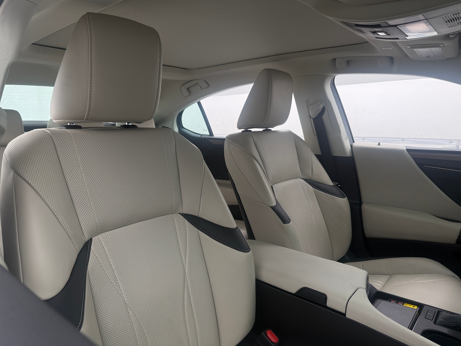 Thumbnail: 2025 Lexus ES - 2