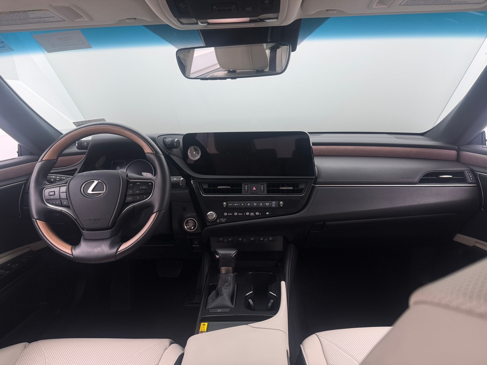Thumbnail: 2025 Lexus ES - 3
