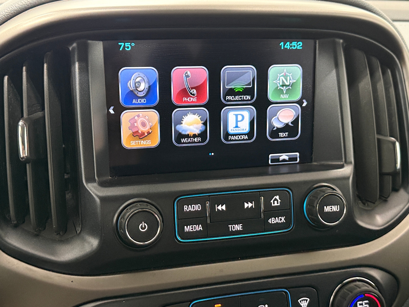 Thumbnail: 2016 Chevrolet Colorado - 3