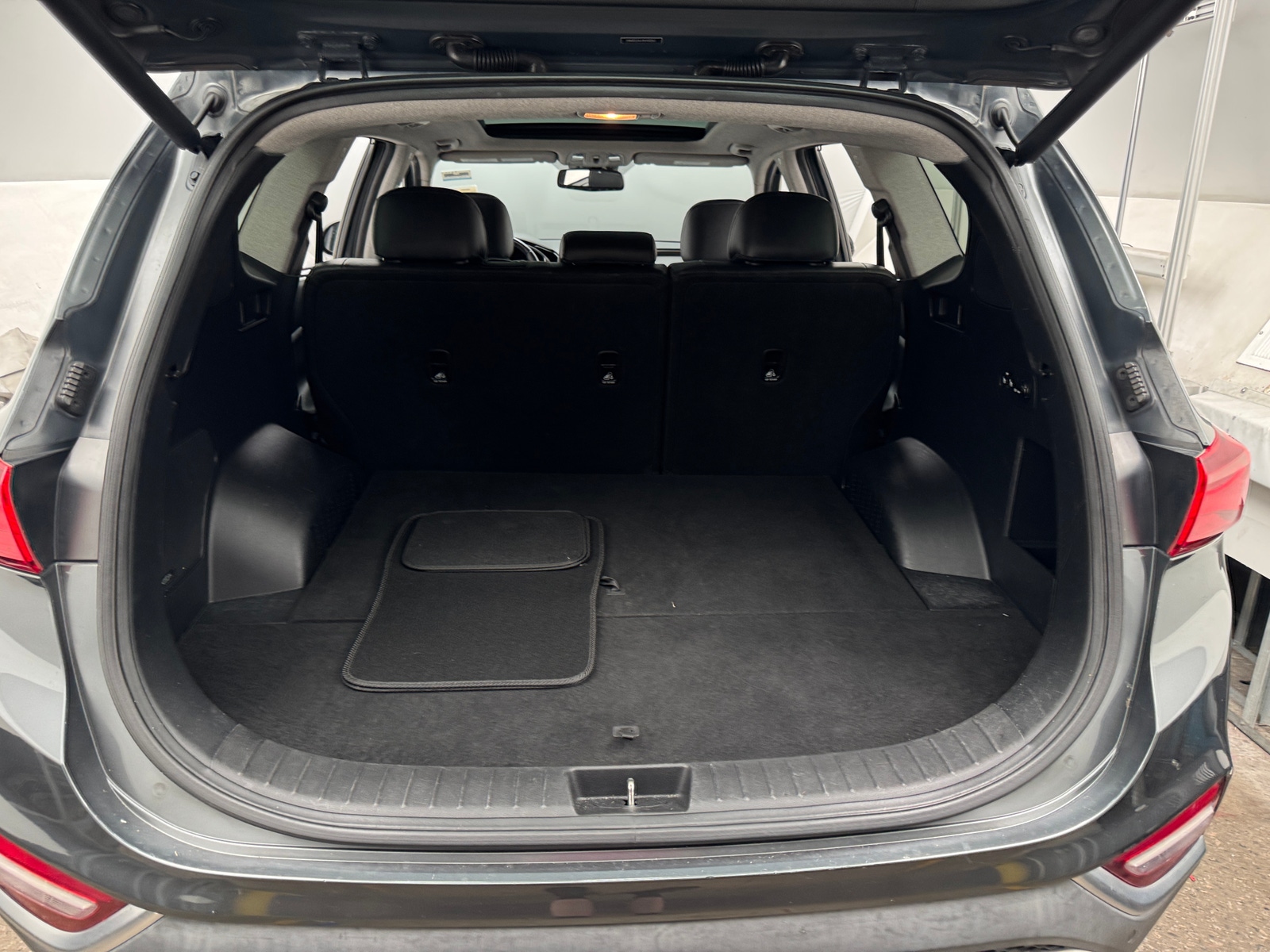 Thumbnail: 2019 Hyundai Santa Fe - 6