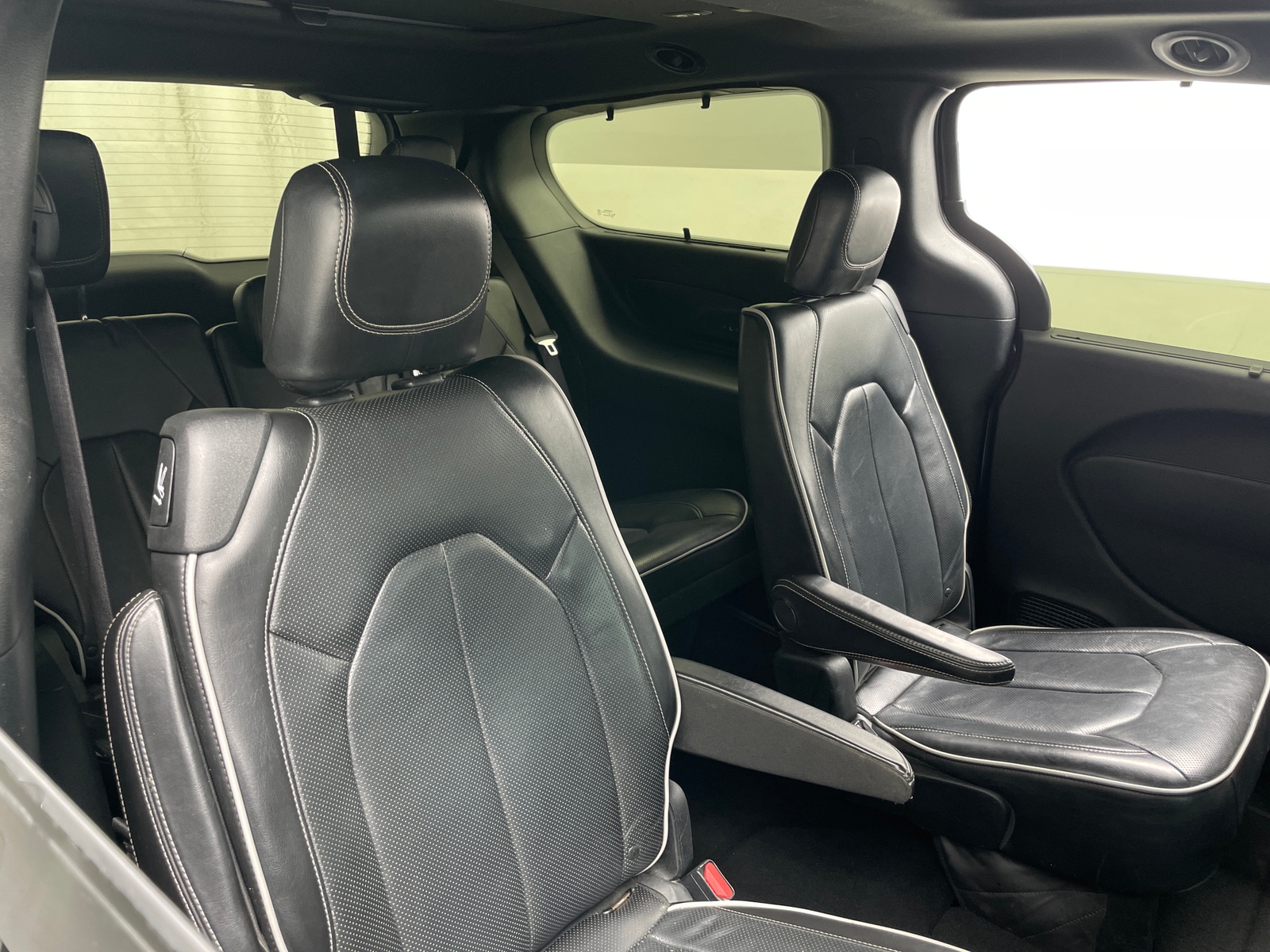 Thumbnail: 2018 Chrysler Pacifica - 5