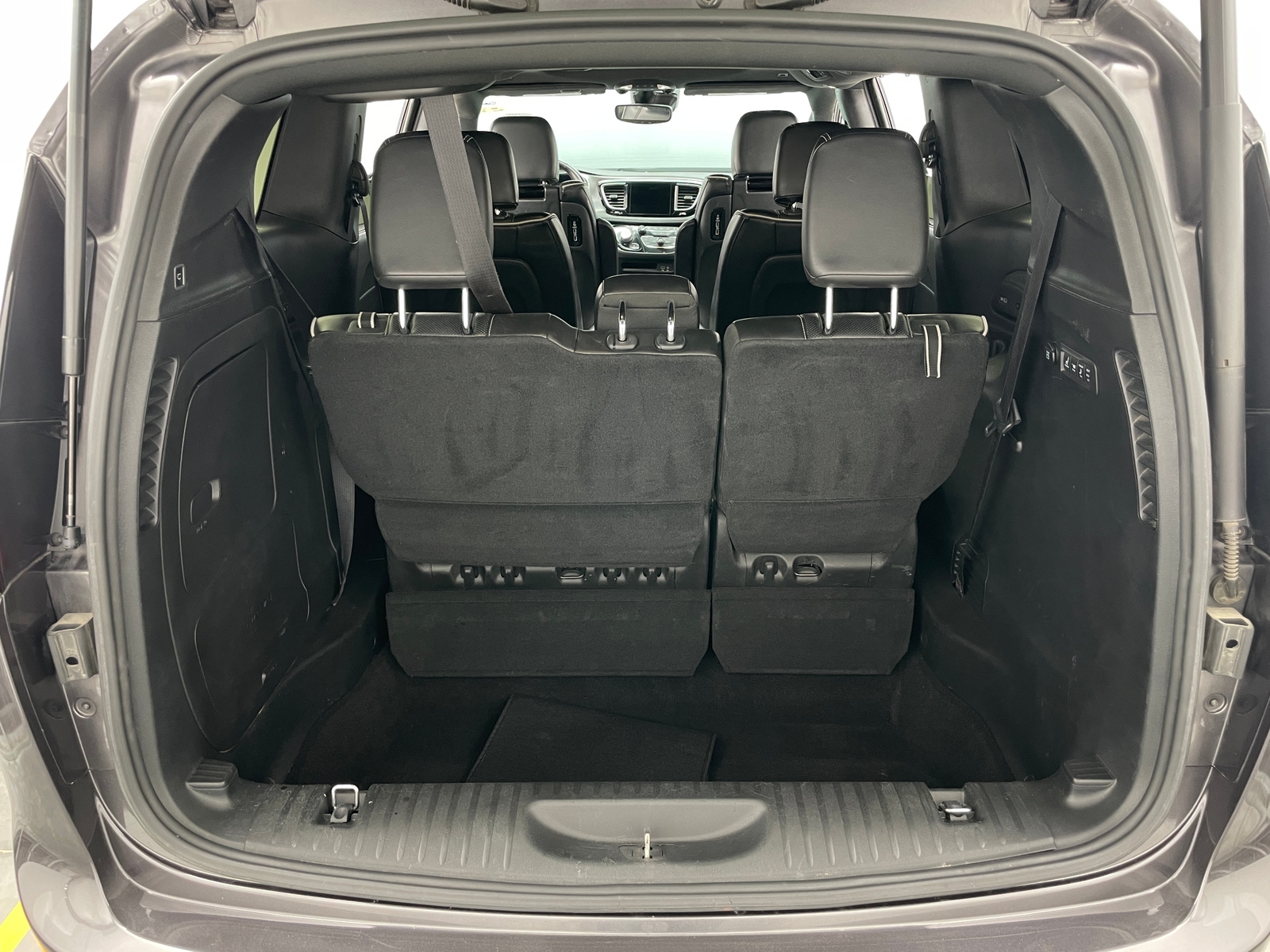 Thumbnail: 2018 Chrysler Pacifica - 6