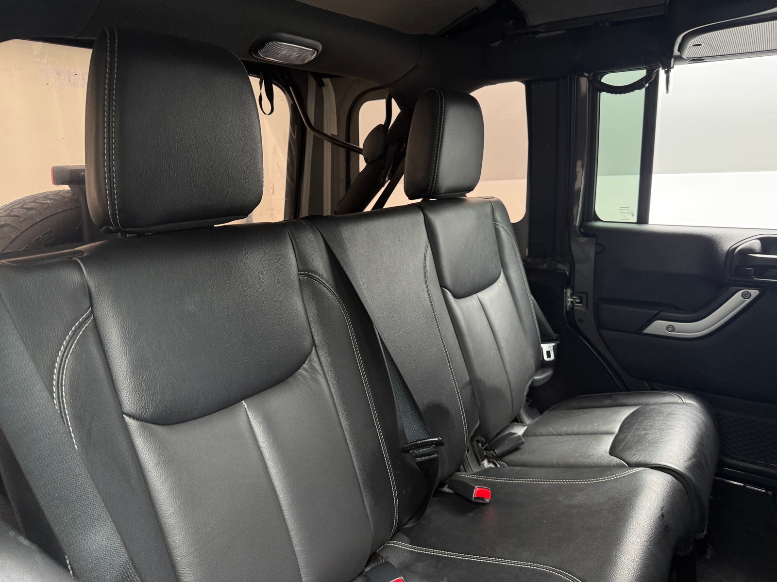 Thumbnail: 2016 Jeep Wrangler - 6