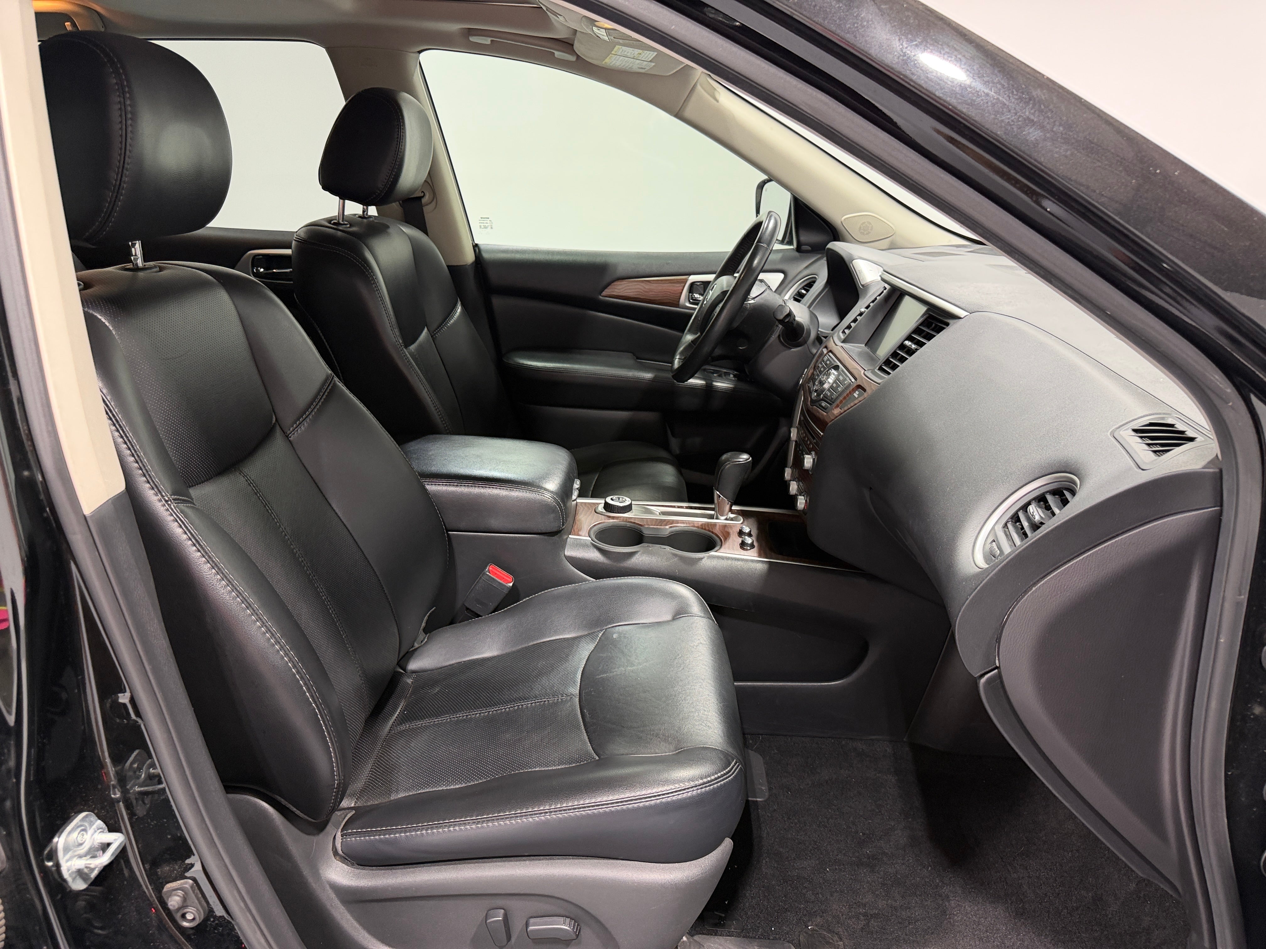Used 2017 Nissan Pathfinder Platinum with VIN 5N1DR2MM6HC623421 for sale in Colonial Heights, VA