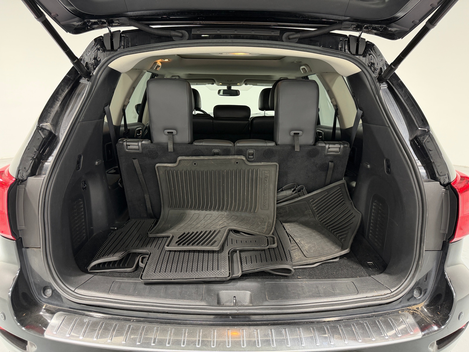 Thumbnail: 2017 Nissan Pathfinder - 6