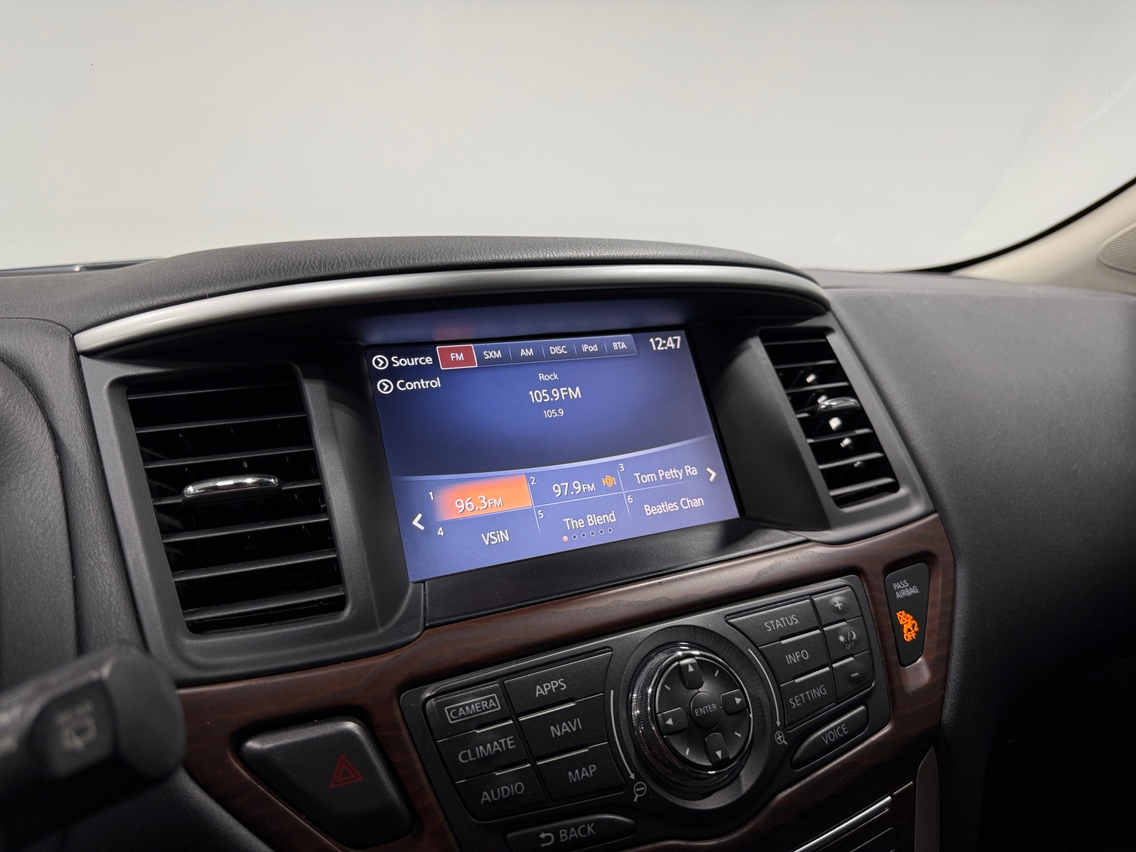 Thumbnail: 2017 Nissan Pathfinder - 3