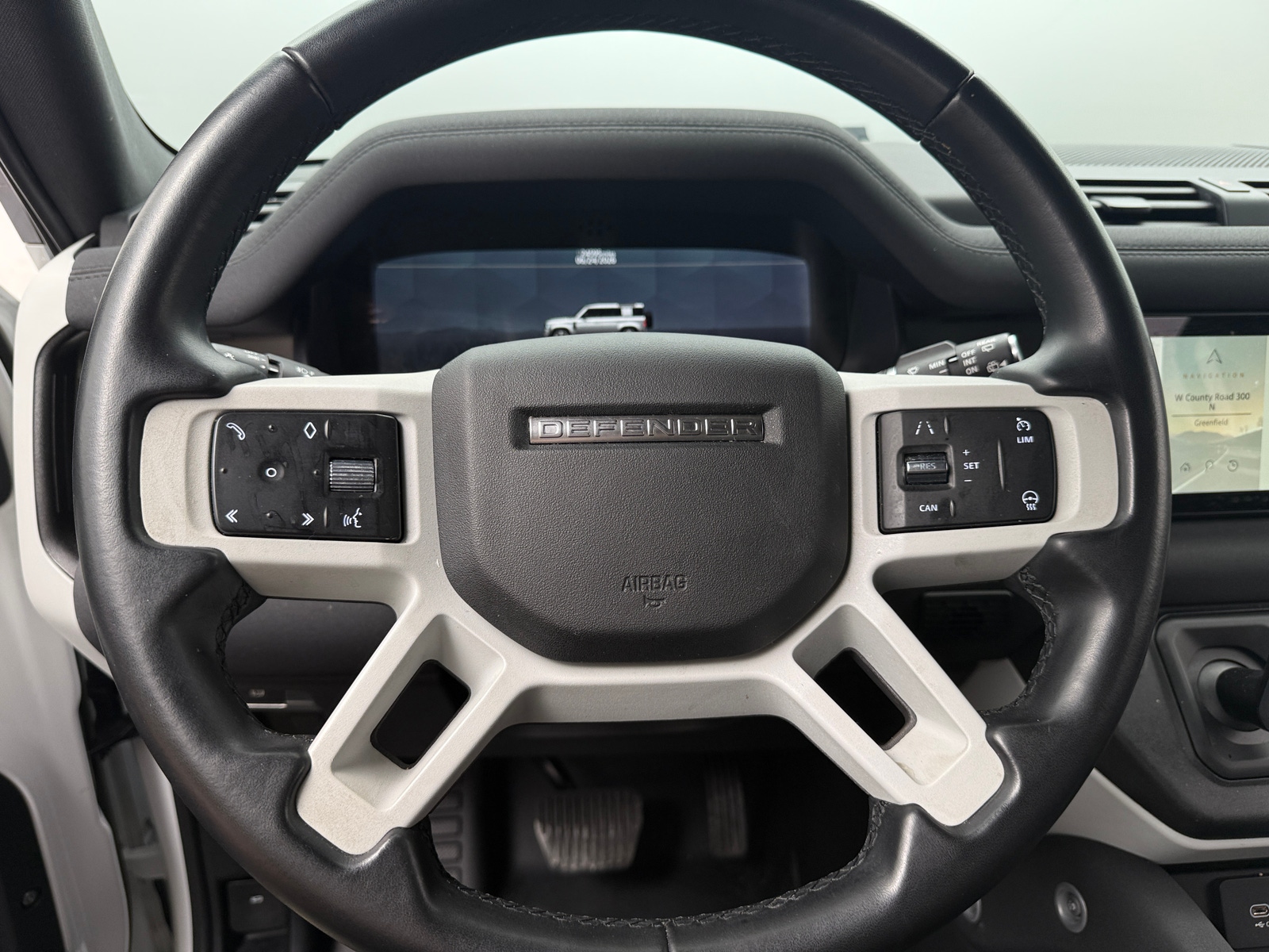 Thumbnail: 2023 Land Rover Defender - 4