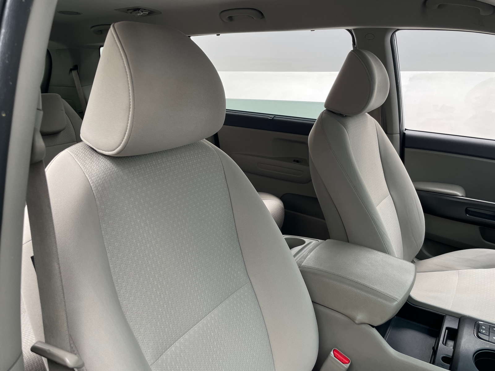 Thumbnail: 2016 Kia Sedona - 2