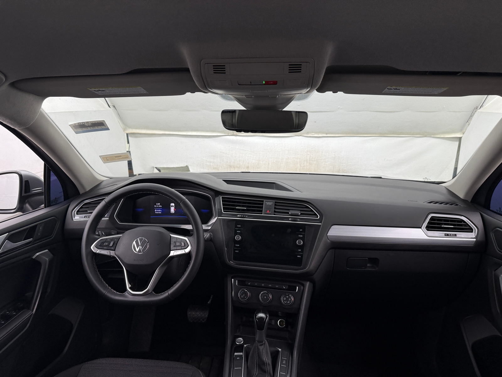 Thumbnail: 2024 Volkswagen Tiguan - 3