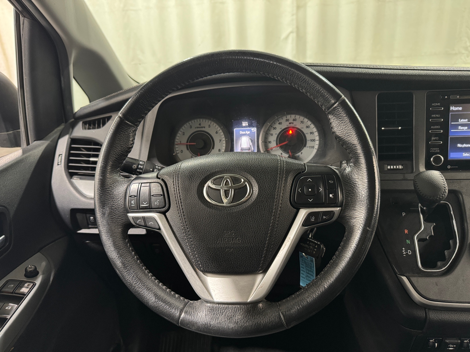 Thumbnail: 2018 Toyota Sienna - 4