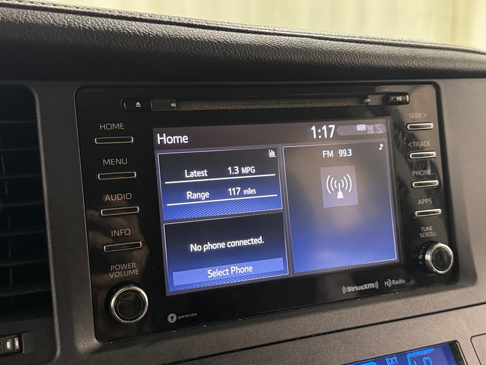 Thumbnail: 2018 Toyota Sienna - 3