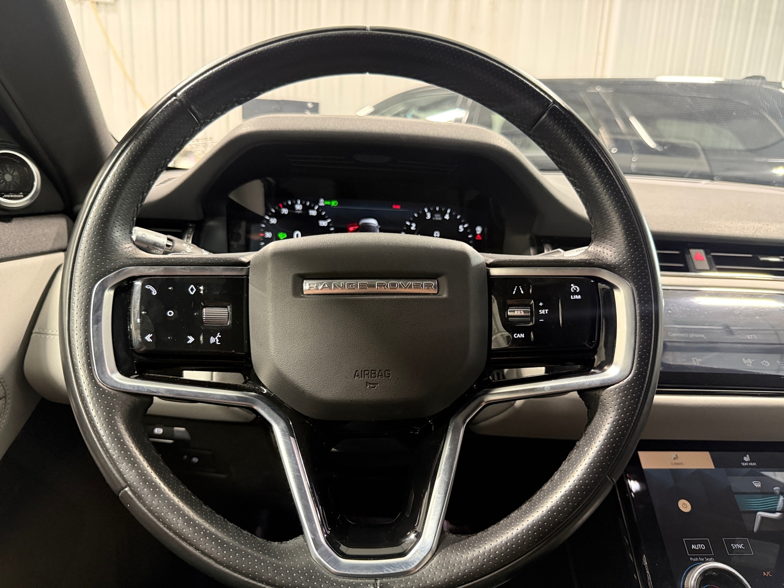 Thumbnail: 2022 Land Rover Range Rover Evoque - 4
