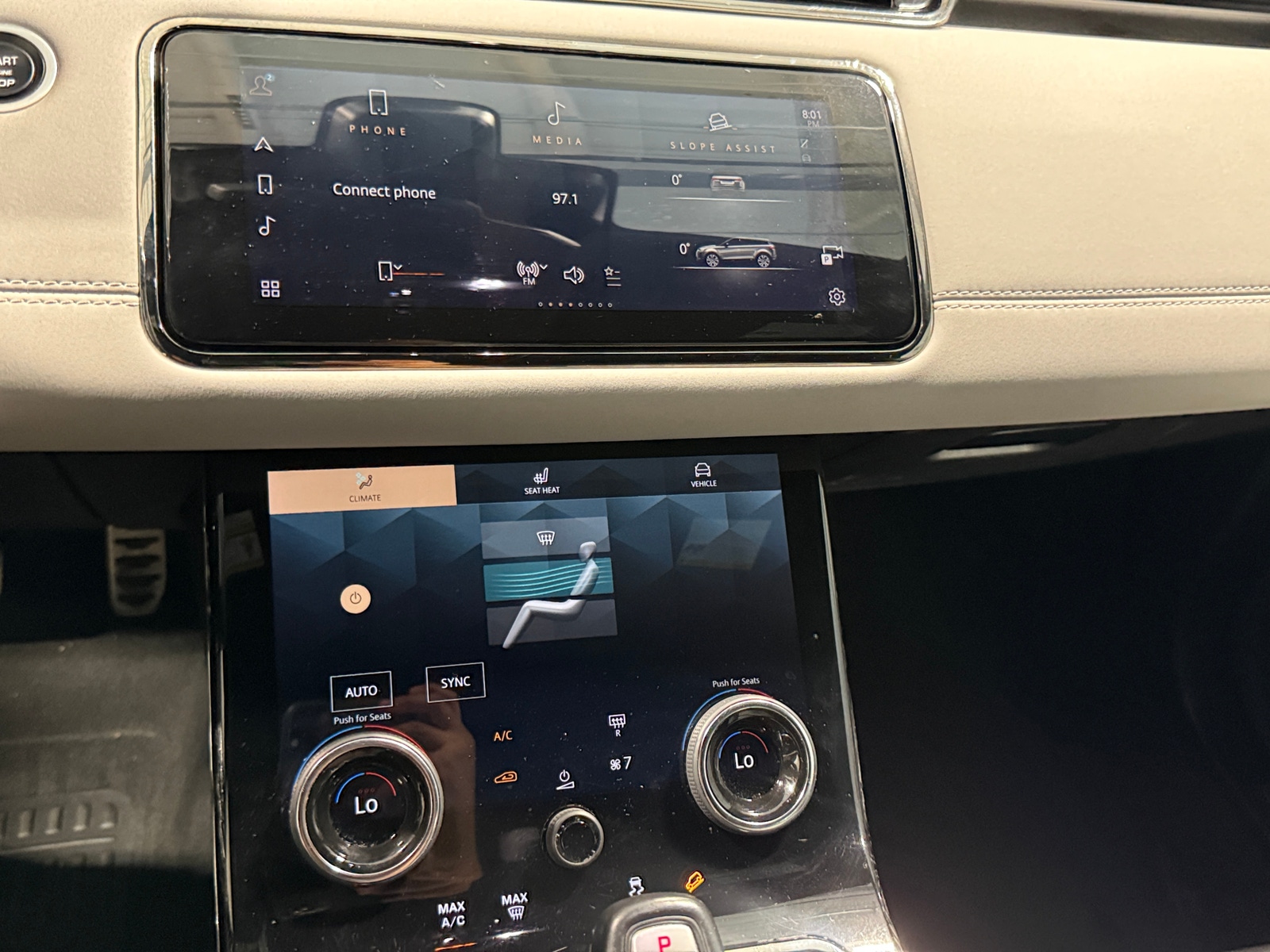 Thumbnail: 2022 Land Rover Range Rover Evoque - 3