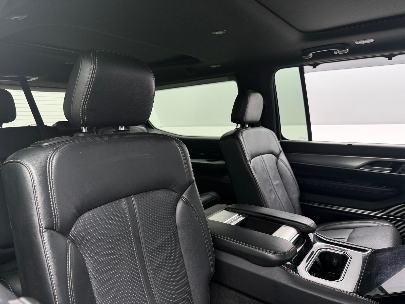 Thumbnail: 2022 Jeep Grand Wagoneer - 5