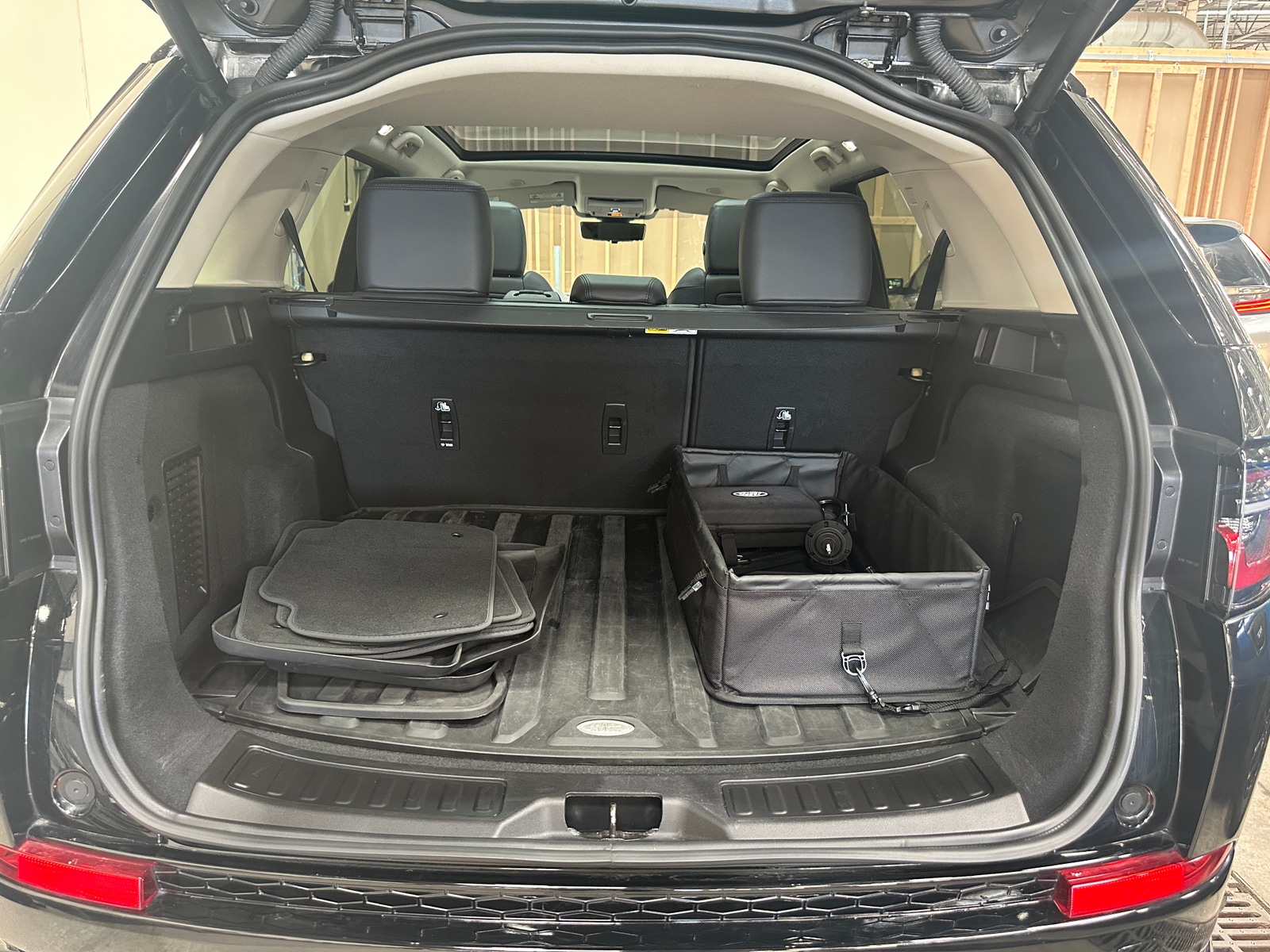 Thumbnail: 2024 Land Rover Discovery Sport - 6