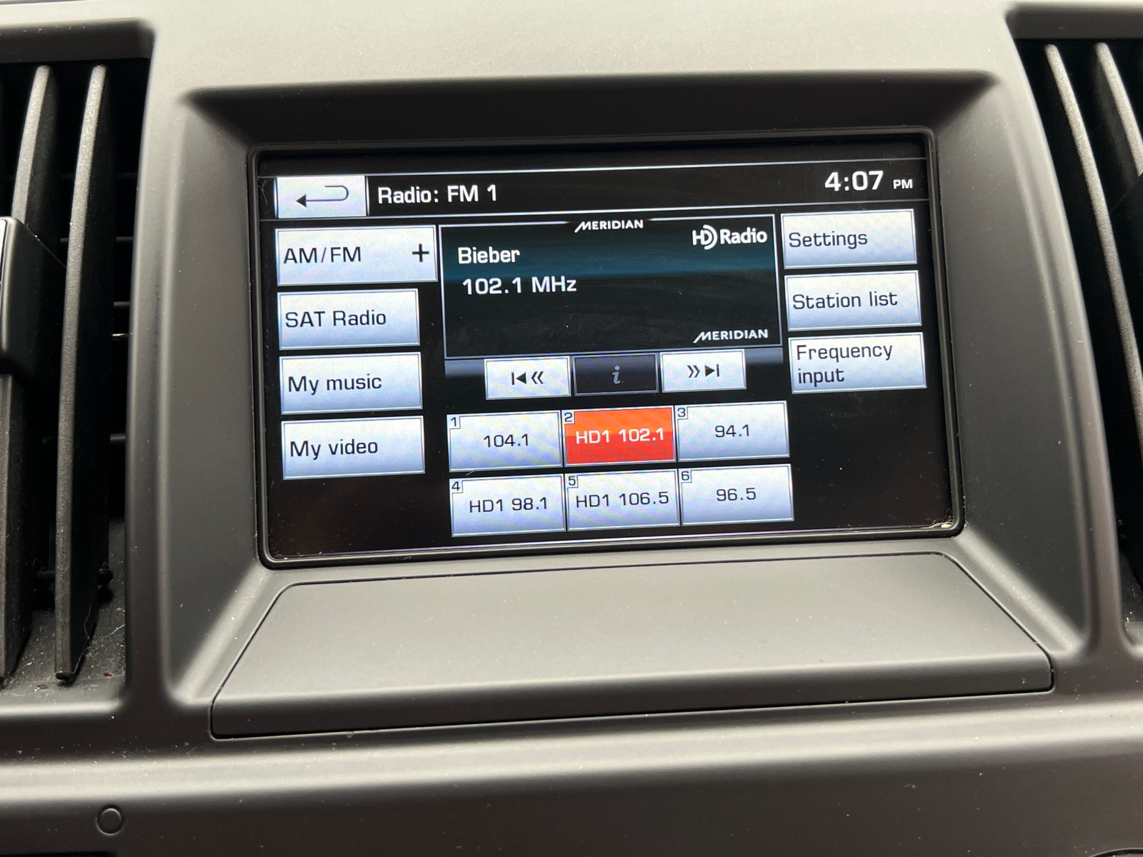 Thumbnail: 2014 Land Rover LR2 - 3