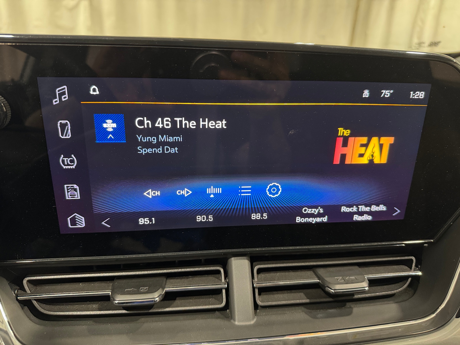 Thumbnail: 2025 Chevrolet Trax - 4
