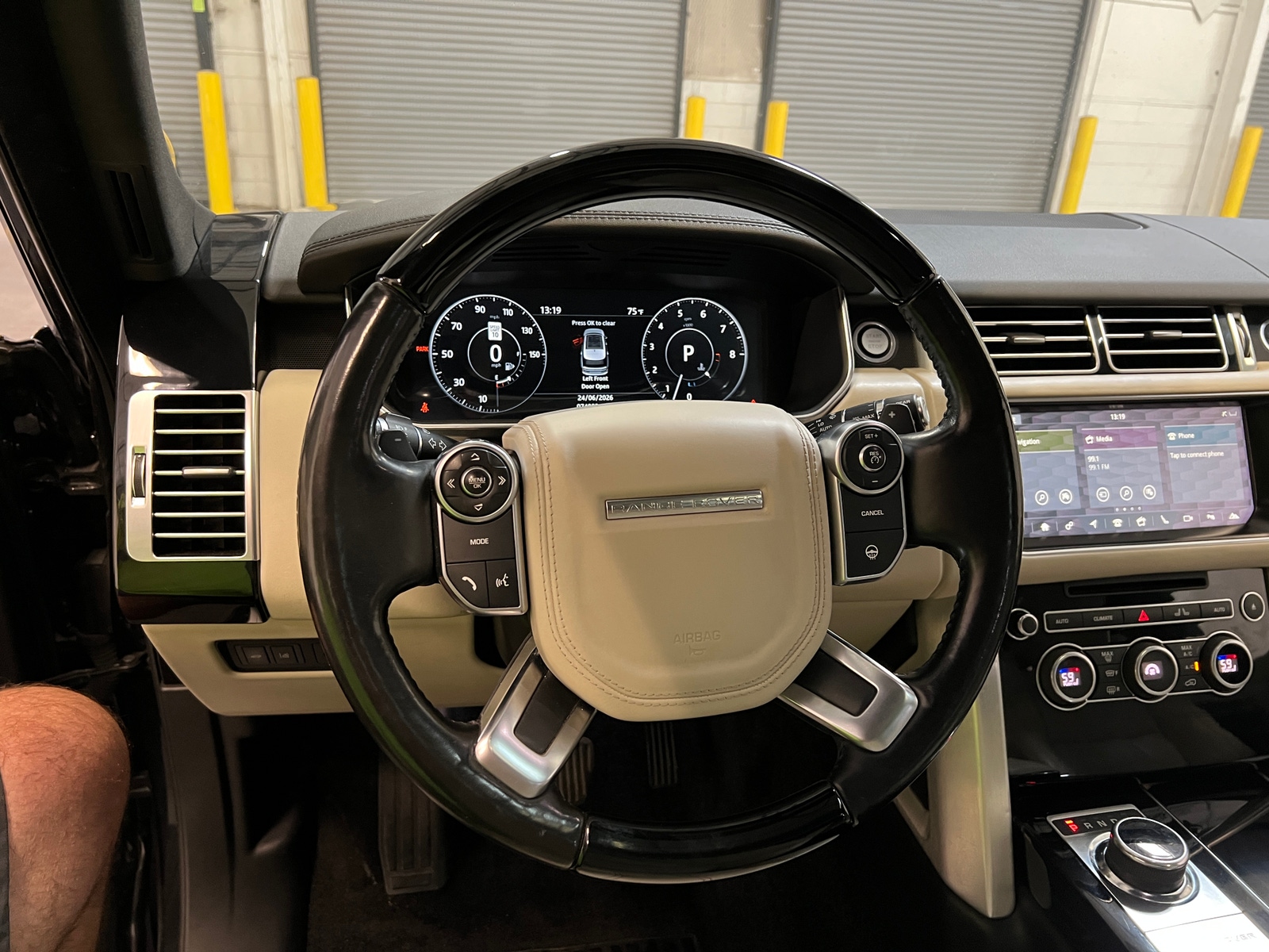 Thumbnail: 2017 Land Rover Range Rover - 4