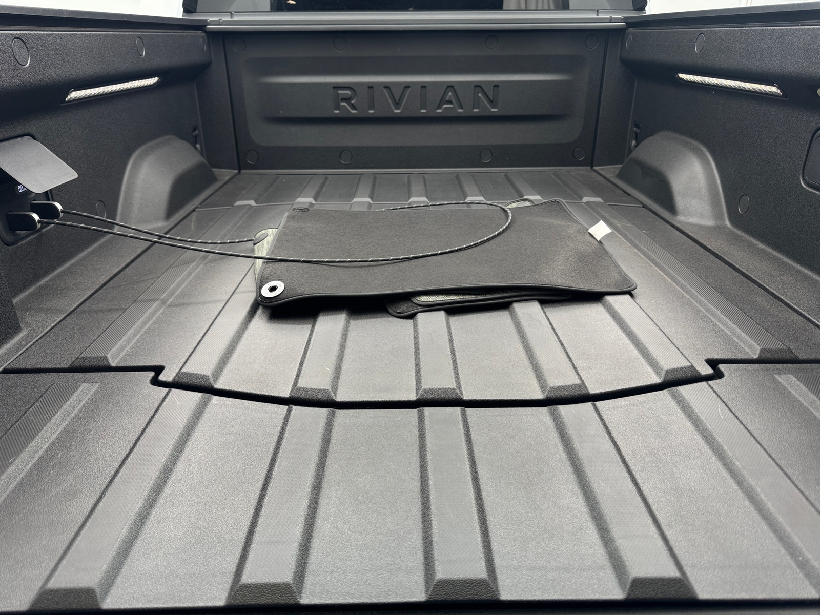 Thumbnail: 2024 Rivian R1T - 6