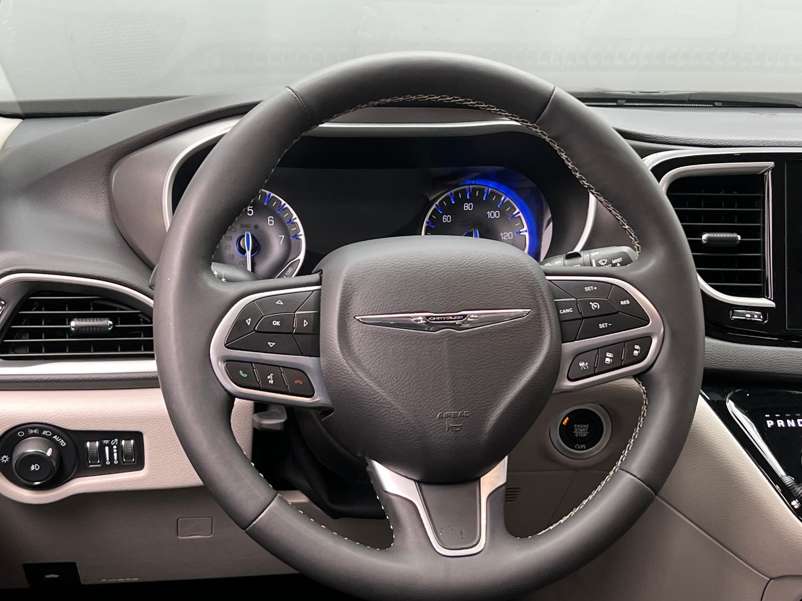 Thumbnail: 2024 Chrysler Pacifica - 4