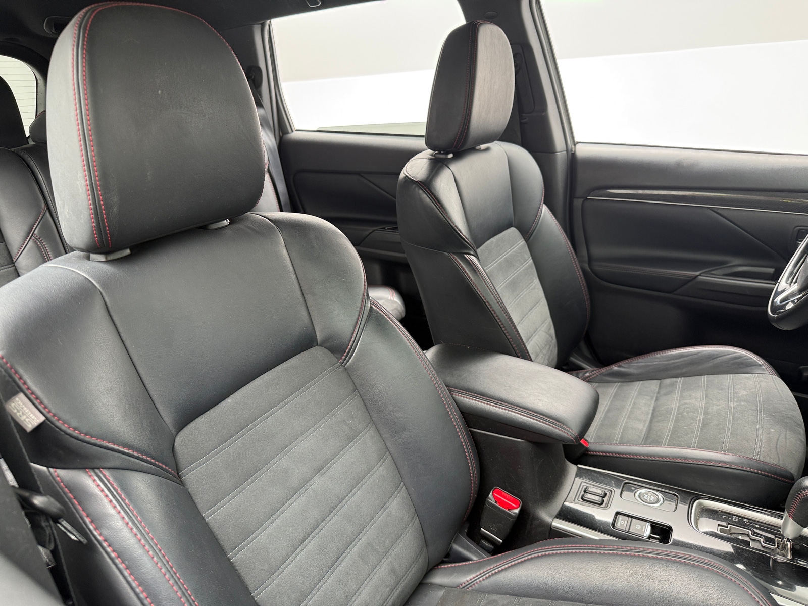 Thumbnail: 2020 Mitsubishi Outlander - 2