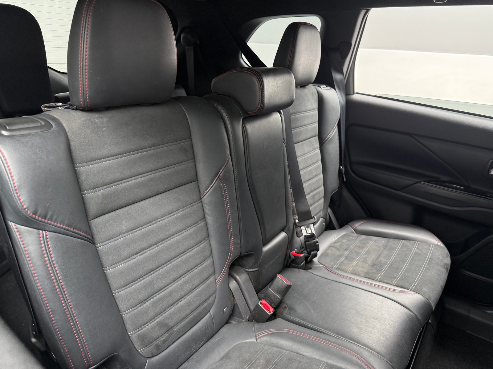 Thumbnail: 2020 Mitsubishi Outlander - 6