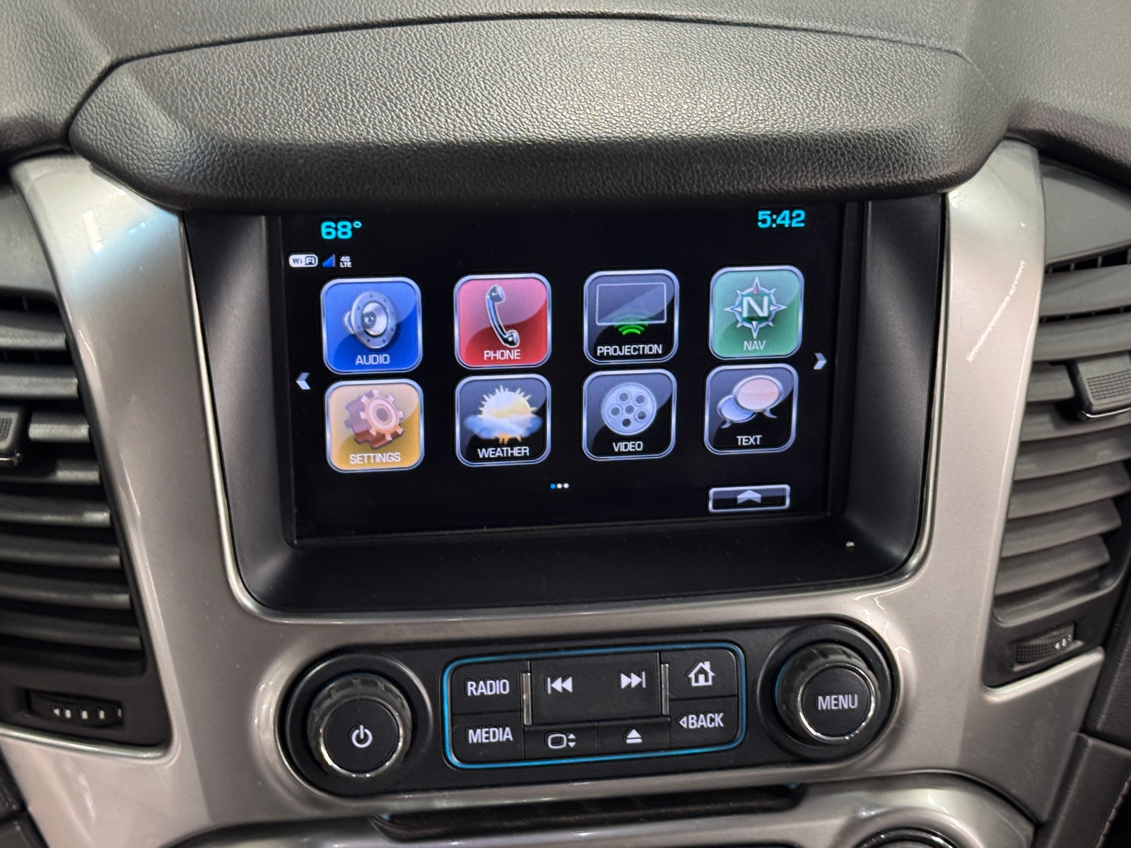 Thumbnail: 2018 Chevrolet Suburban - 4