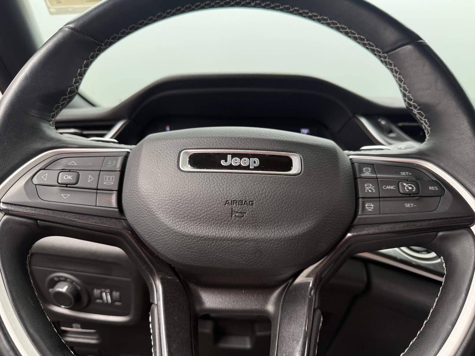 Thumbnail: 2022 Jeep Grand Cherokee L - 4
