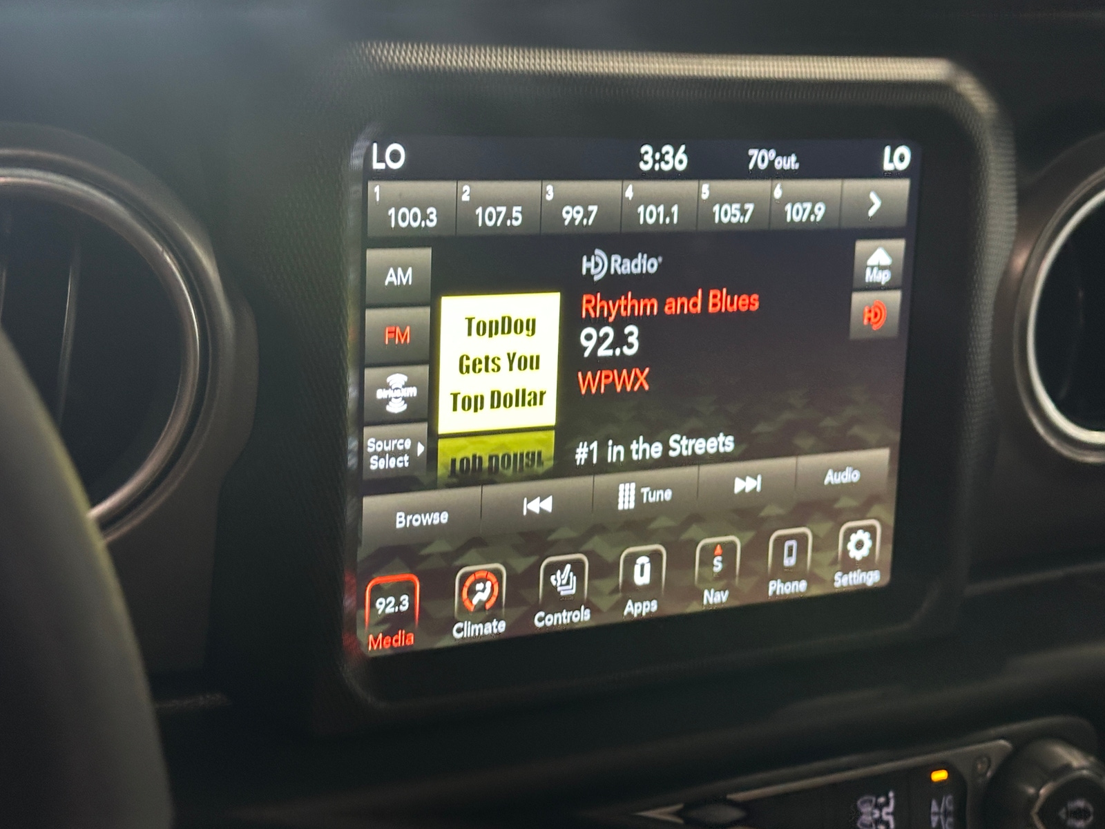 Thumbnail: 2023 Jeep Gladiator - 4