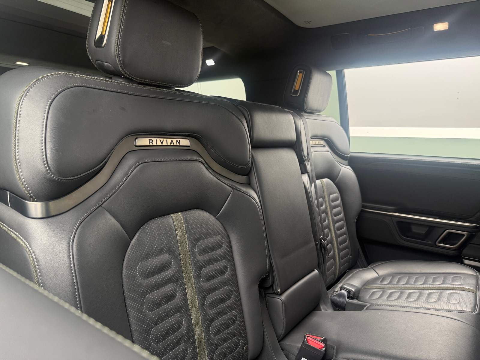 Thumbnail: 2023 Rivian R1S - 5
