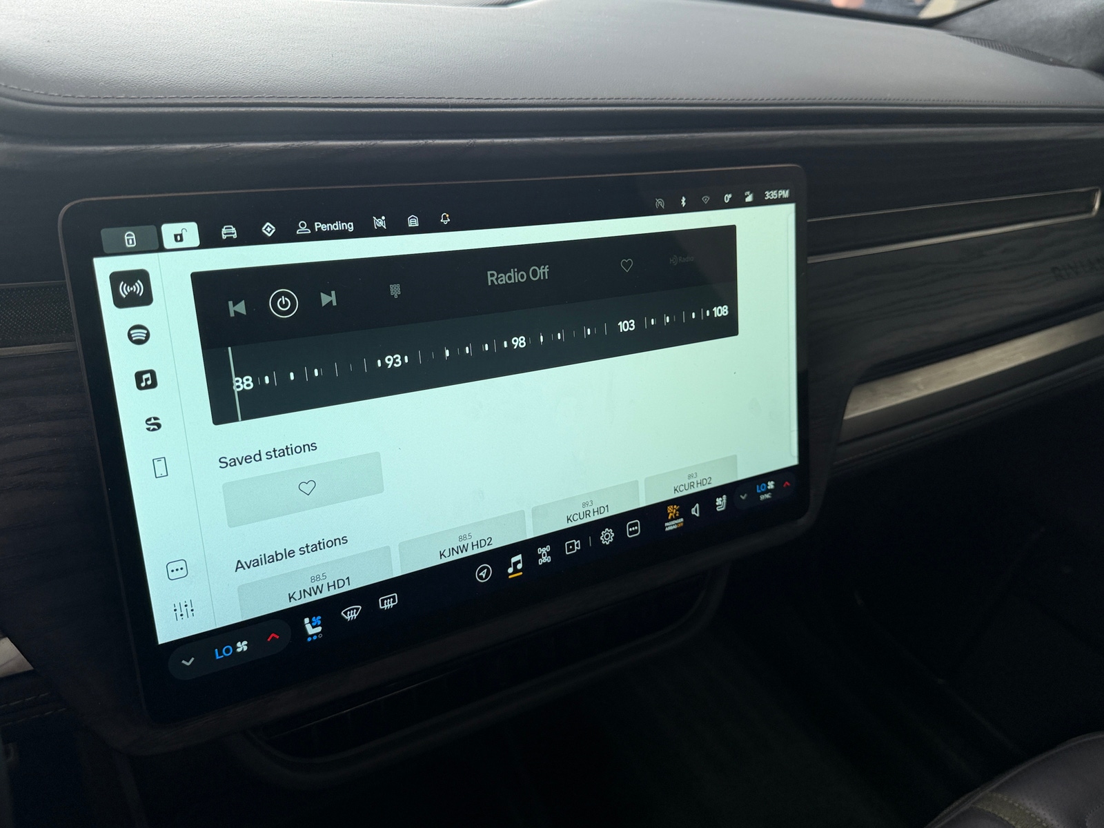 Thumbnail: 2023 Rivian R1S - 3