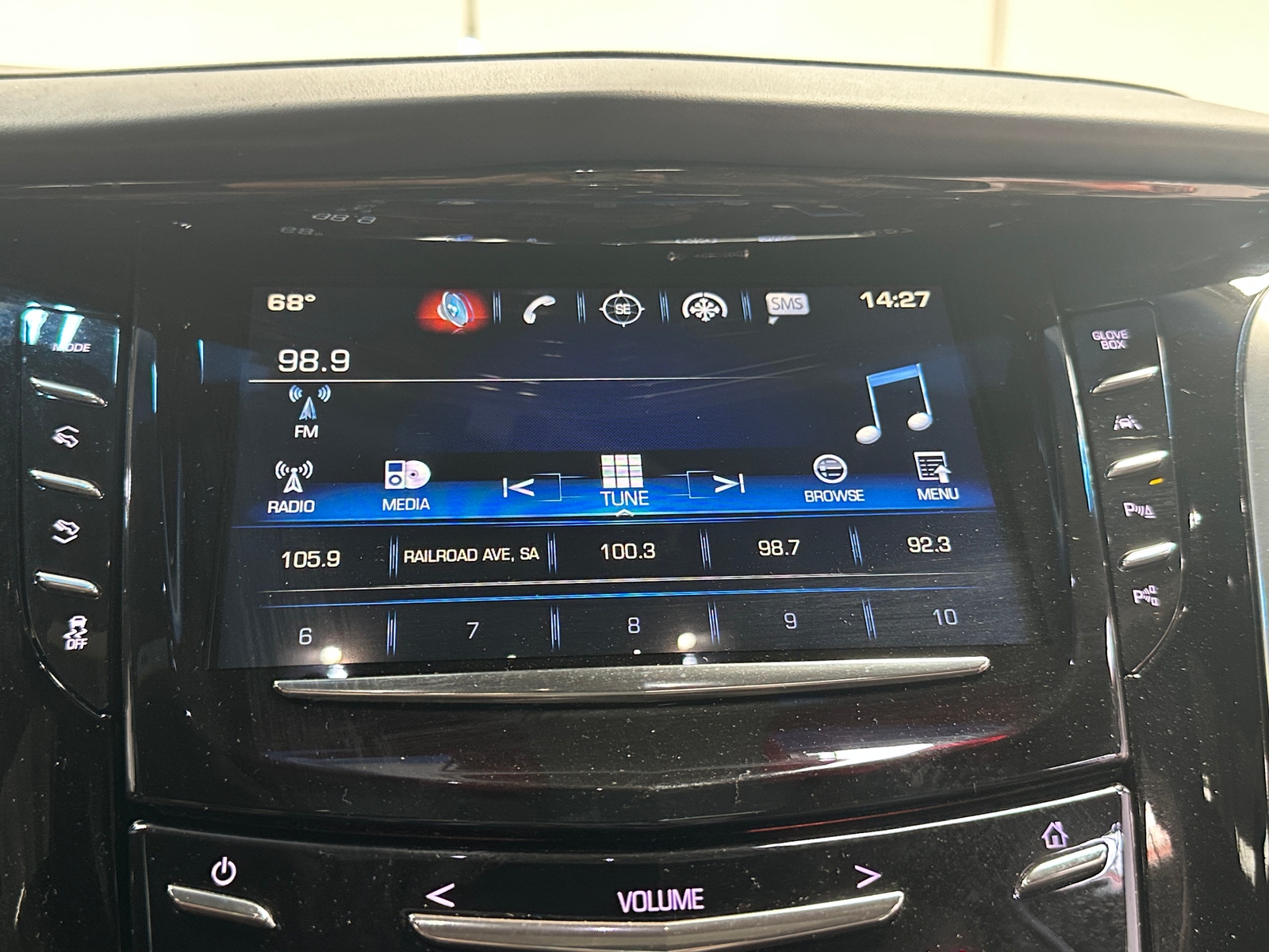 Thumbnail: 2019 Cadillac Escalade - 4