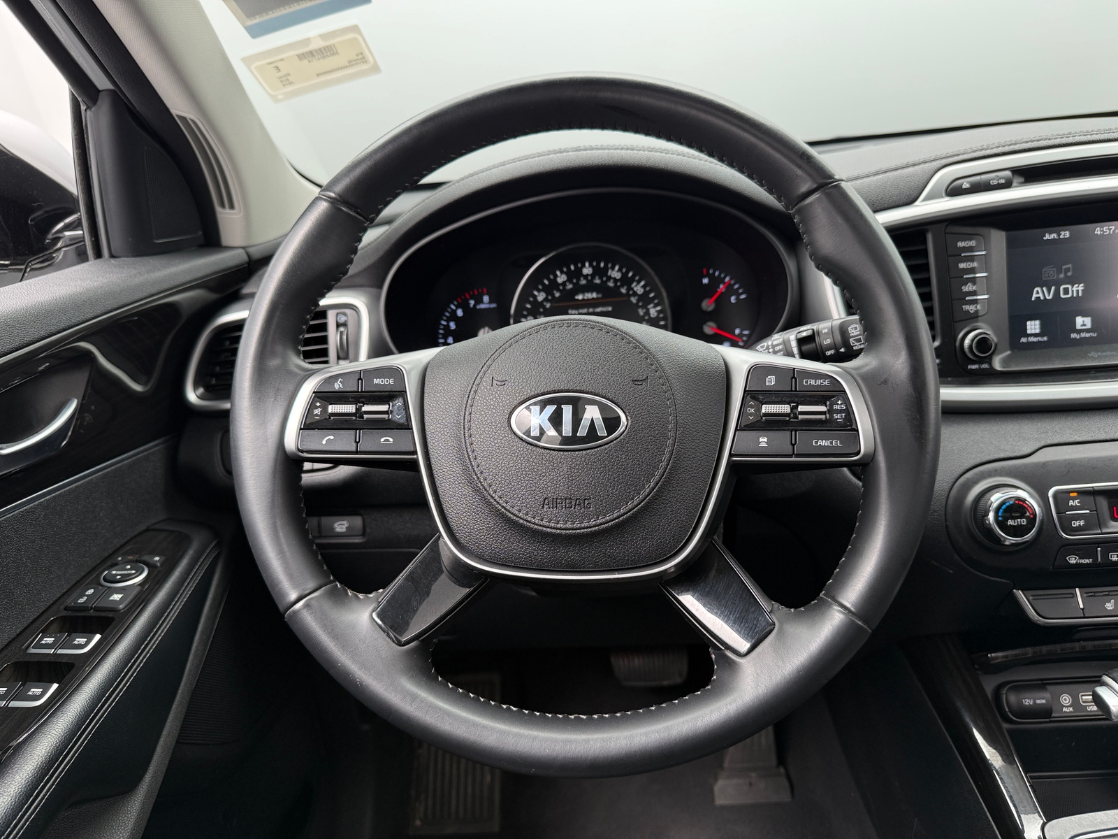 Thumbnail: 2019 Kia Sorento - 4