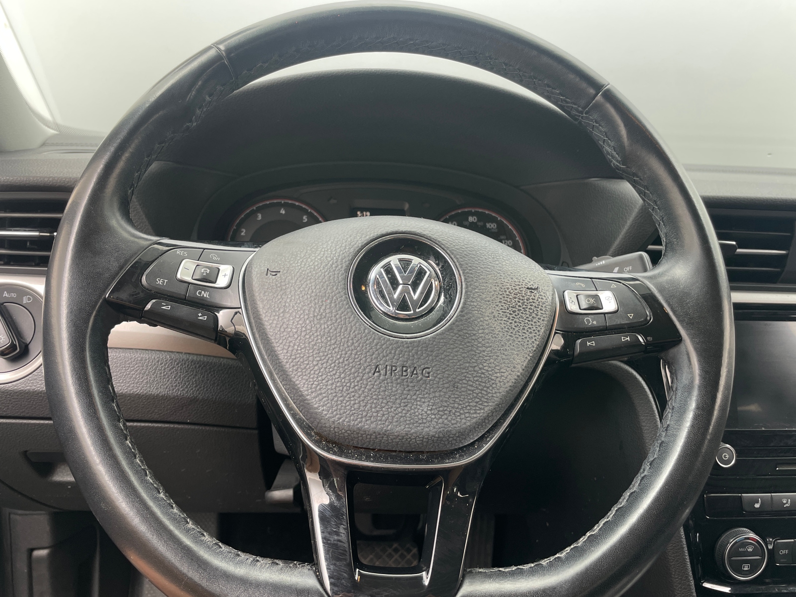 Thumbnail: 2020 Volkswagen Passat - 4