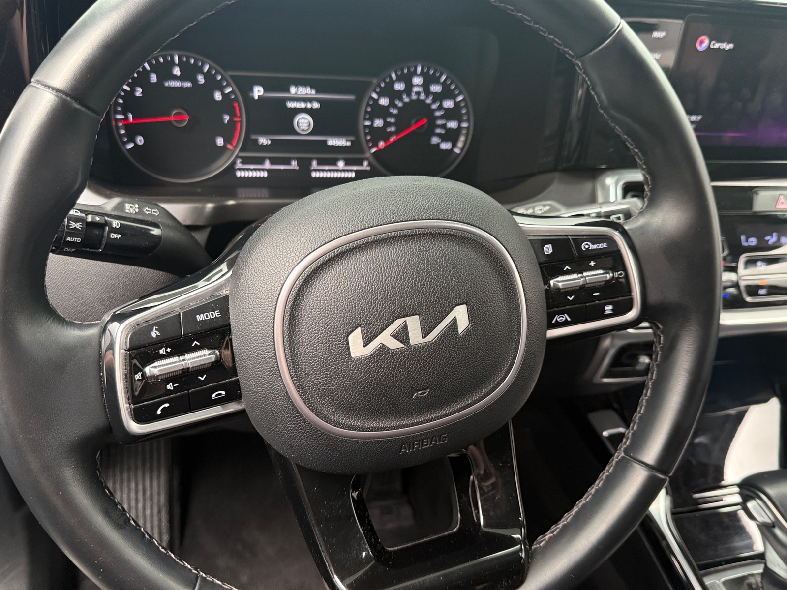 Thumbnail: 2022 Kia Sorento - 4