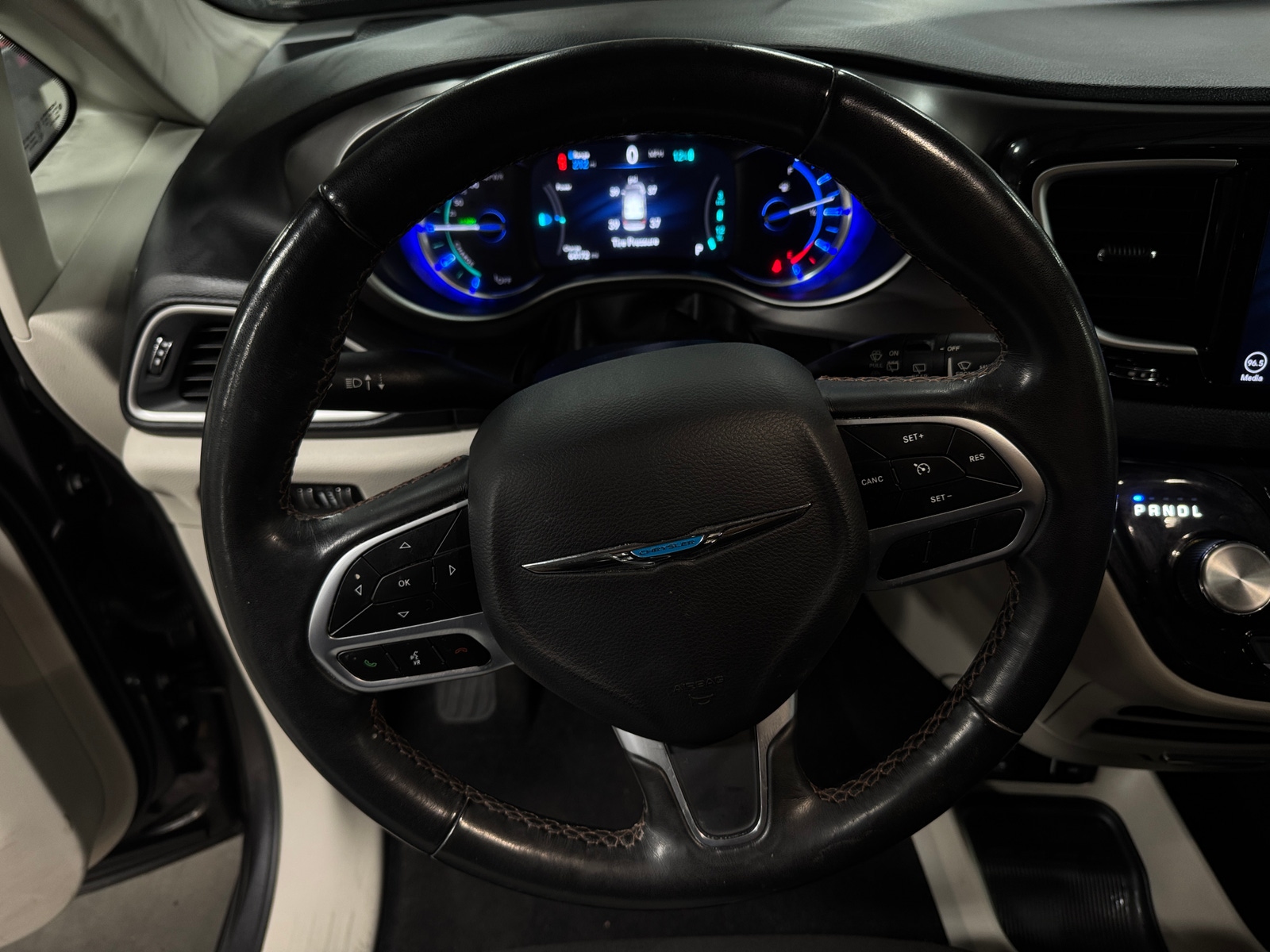 Thumbnail: 2020 Chrysler Pacifica - 5
