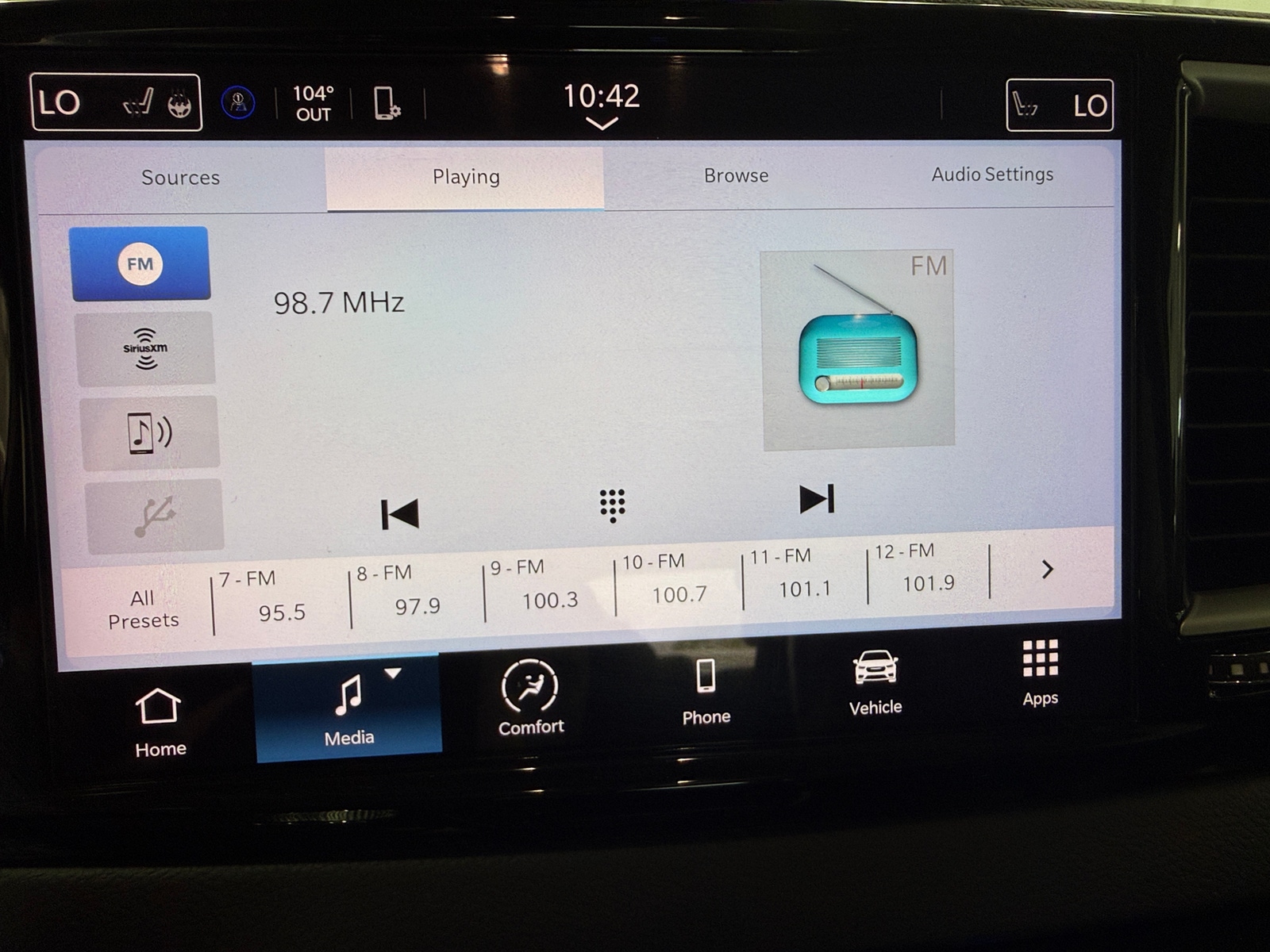 Thumbnail: 2023 Chrysler Pacifica - 3