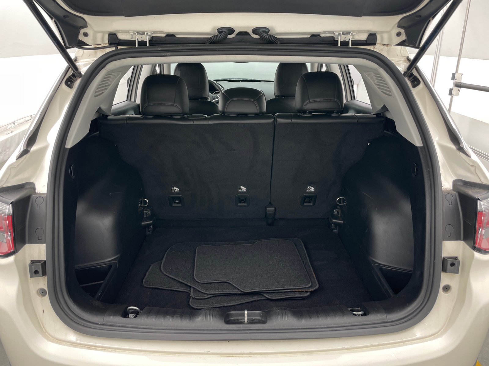 Thumbnail: 2019 Jeep Compass - 7