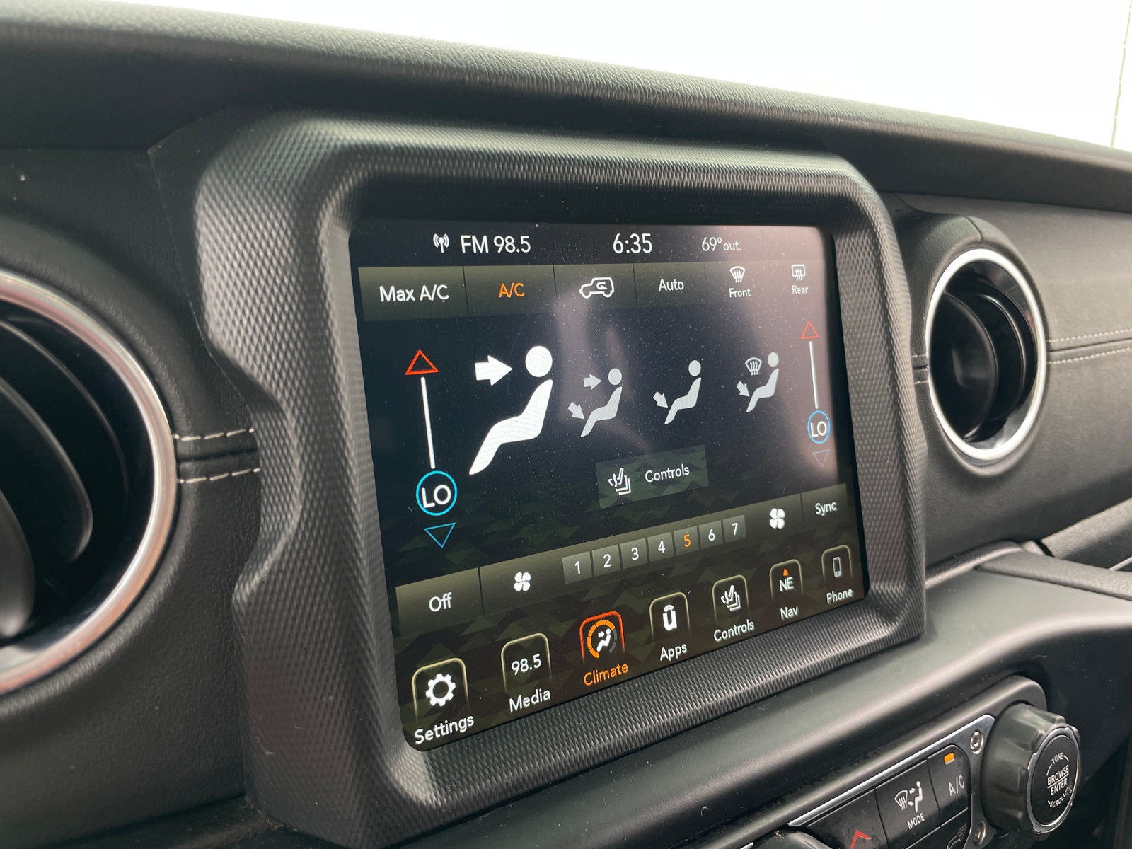Thumbnail: 2022 Jeep Wrangler - 3