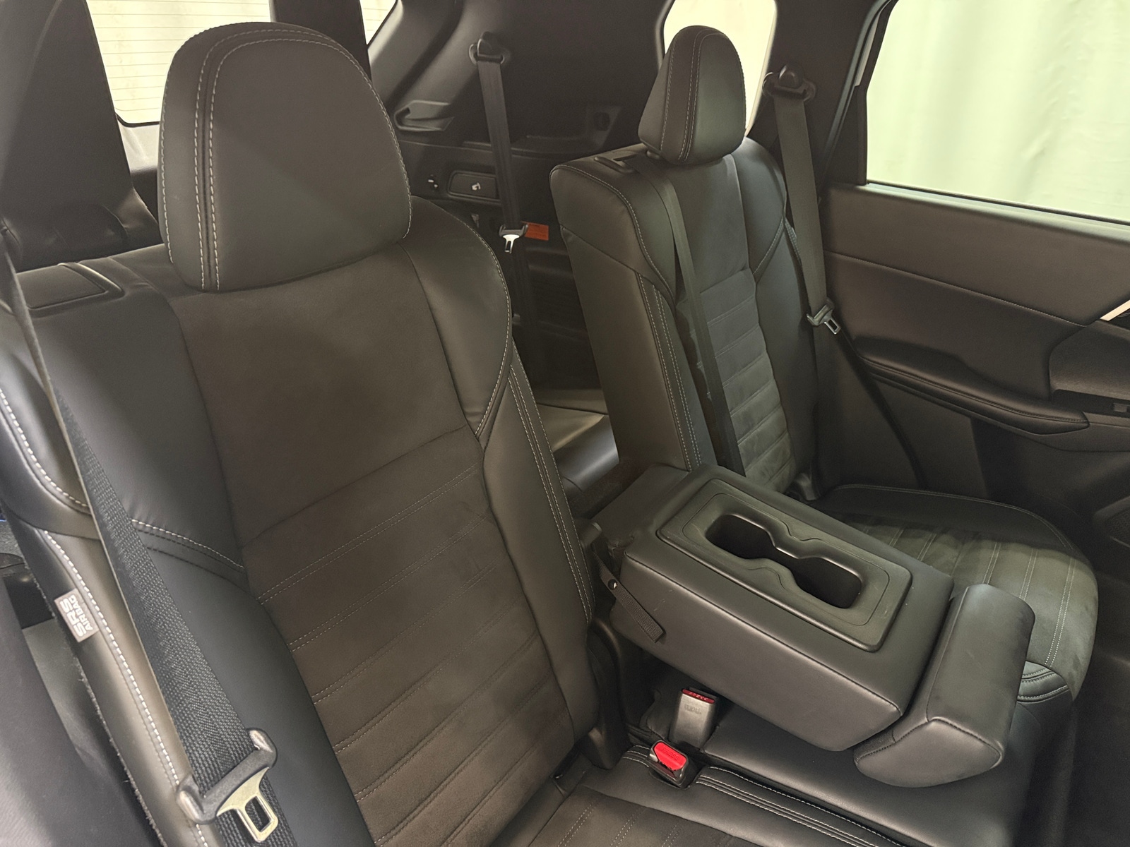 Thumbnail: 2023 Mitsubishi Outlander - 6