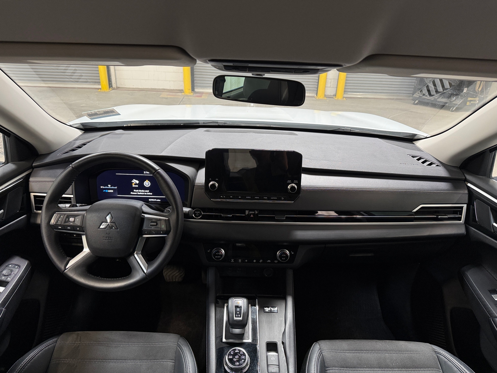 Thumbnail: 2023 Mitsubishi Outlander - 3