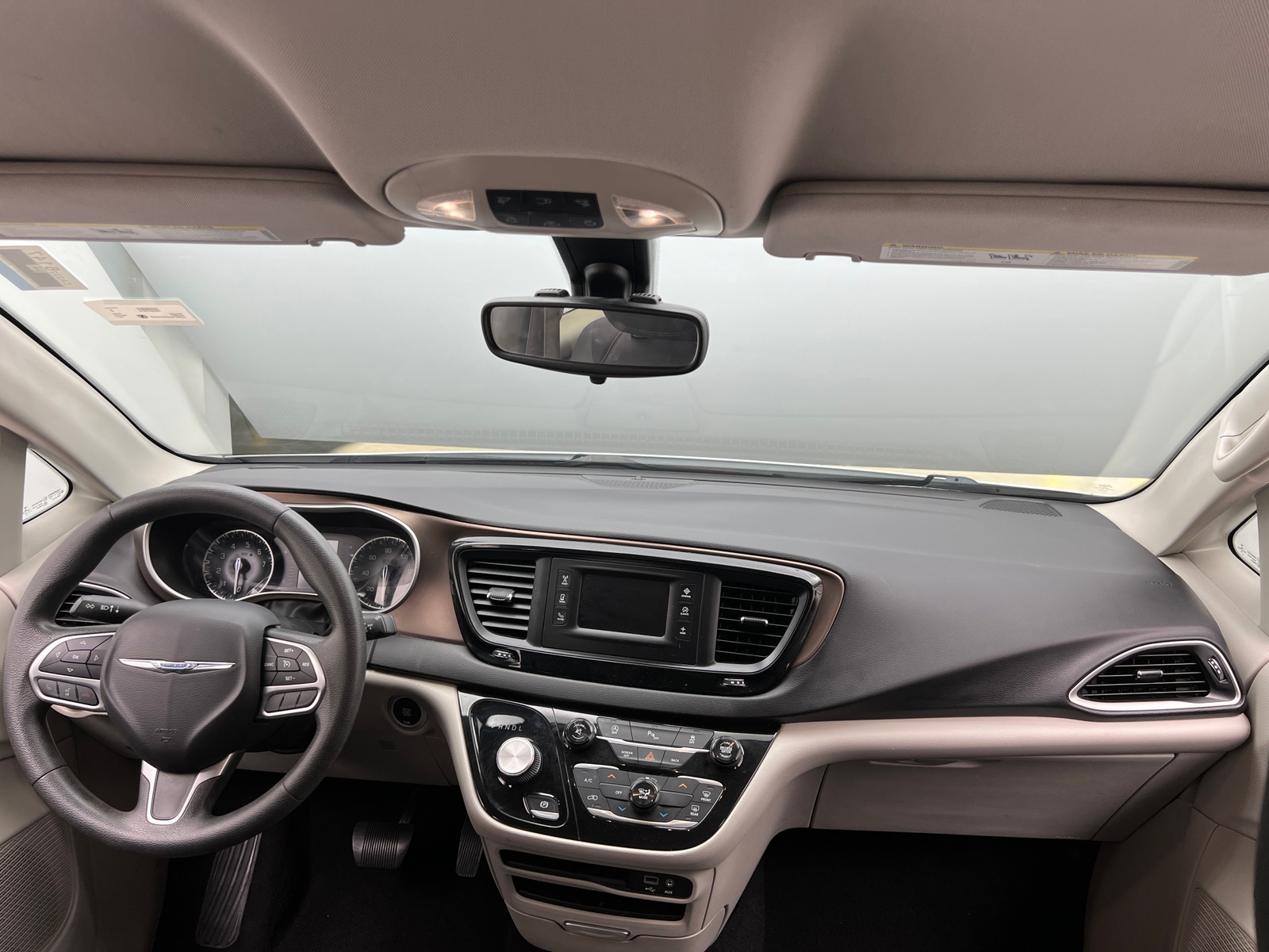Thumbnail: 2017 Chrysler Pacifica - 3