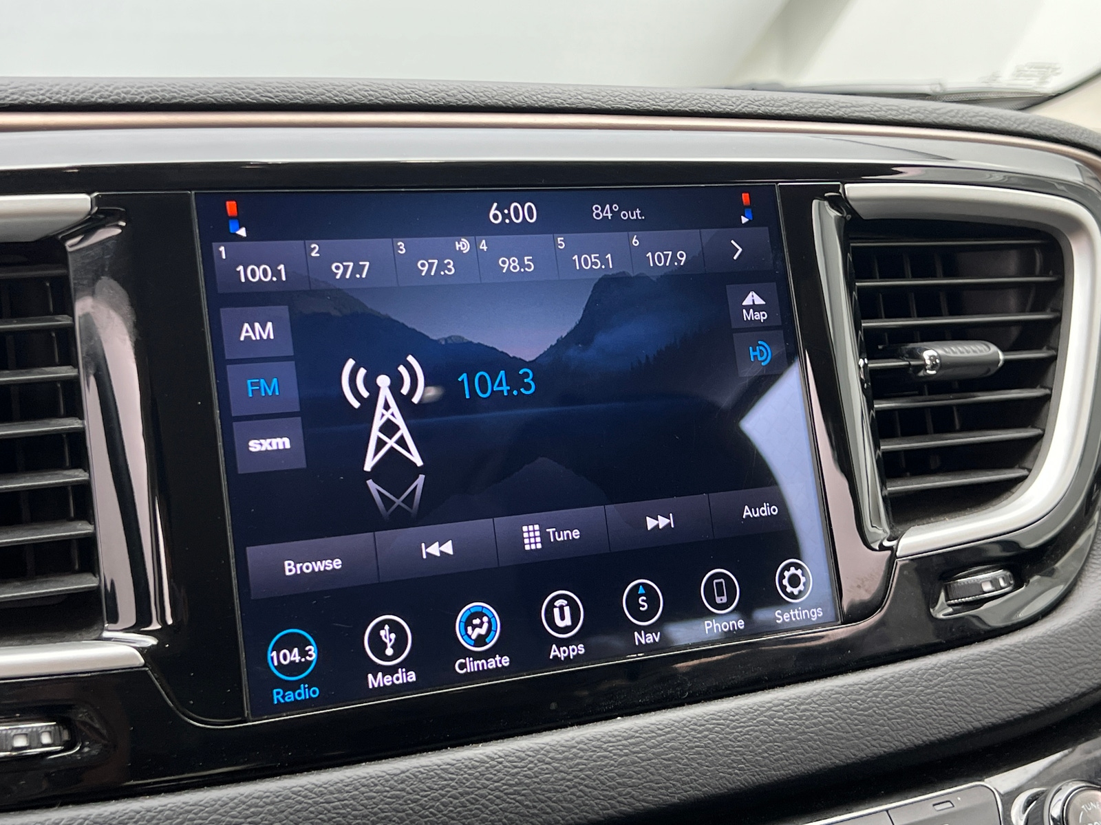 Thumbnail: 2019 Chrysler Pacifica - 4