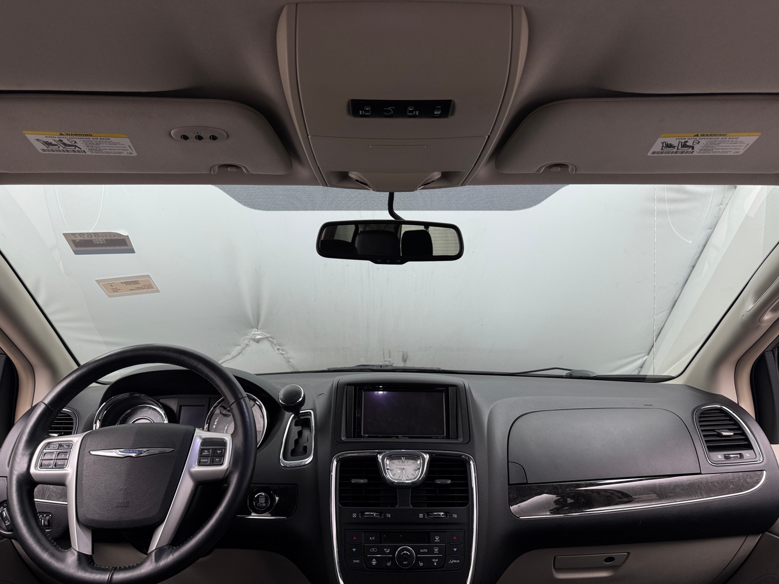 Thumbnail: 2016 Chrysler Town & Country - 2